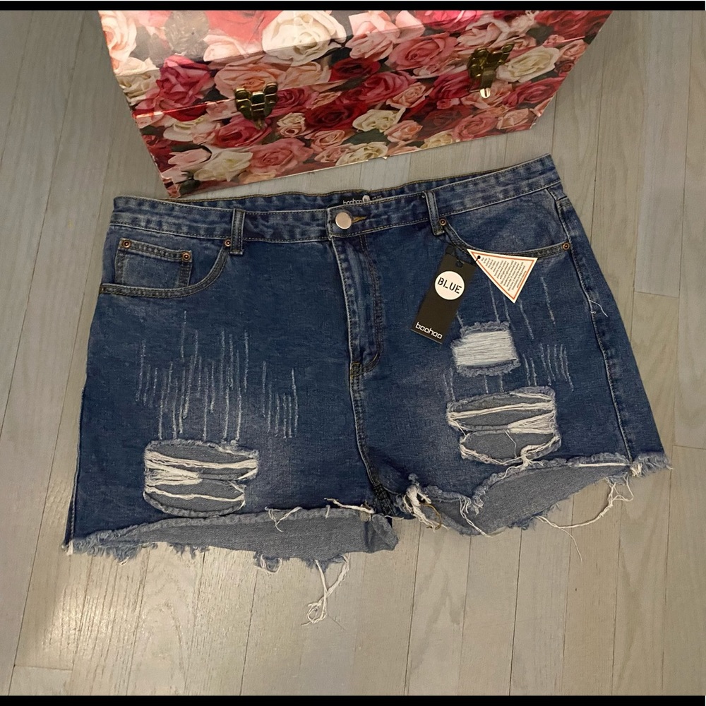 🌸NWT BOOHOO SHORTS🌸